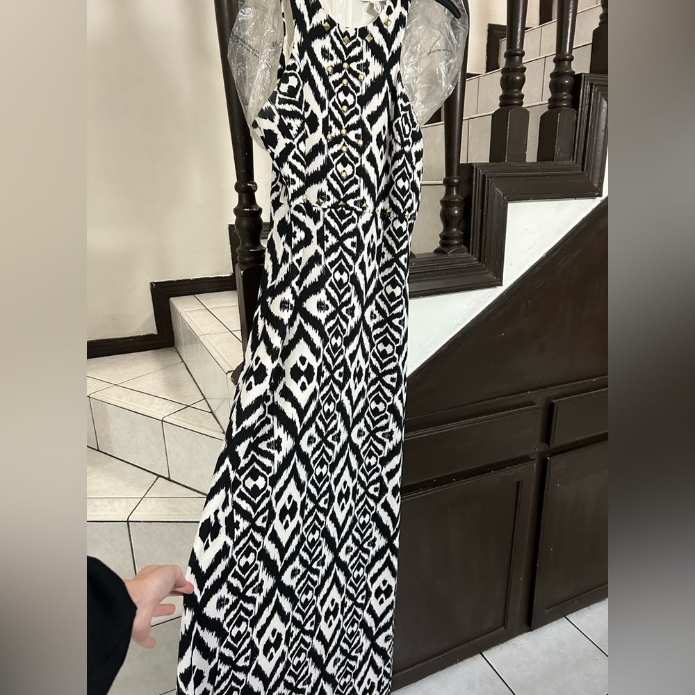 Beautiful DRESS BLACK AND WHITE π€π€ - Picture 2 of 3